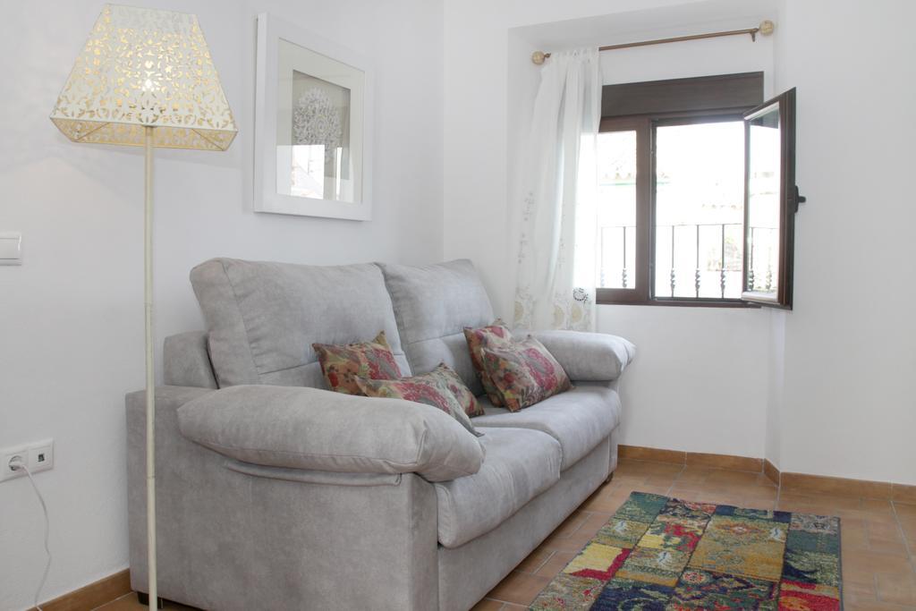 Apartamentos San Fernando 76 กอร์โดบา ภายนอก รูปภาพ