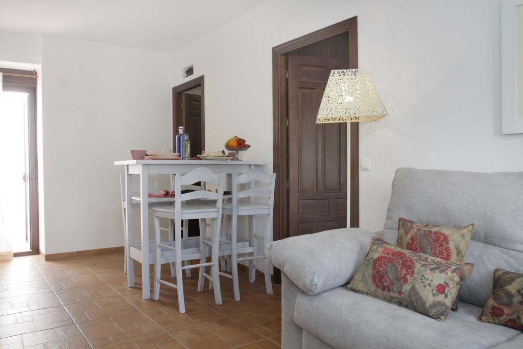 Apartamentos San Fernando 76 กอร์โดบา ภายนอก รูปภาพ